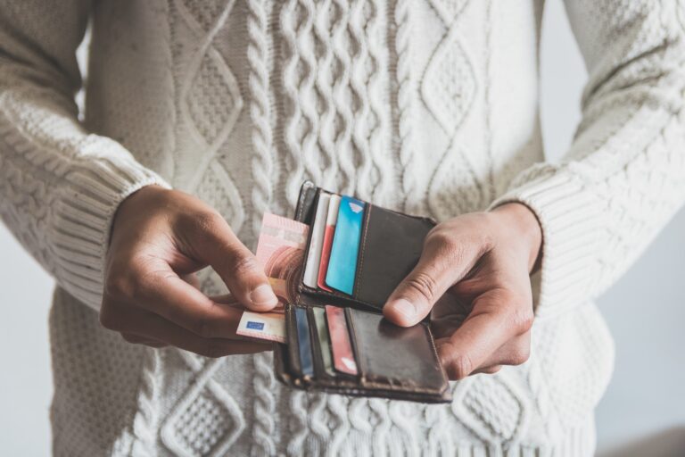 Man pulling out cash from his wallet